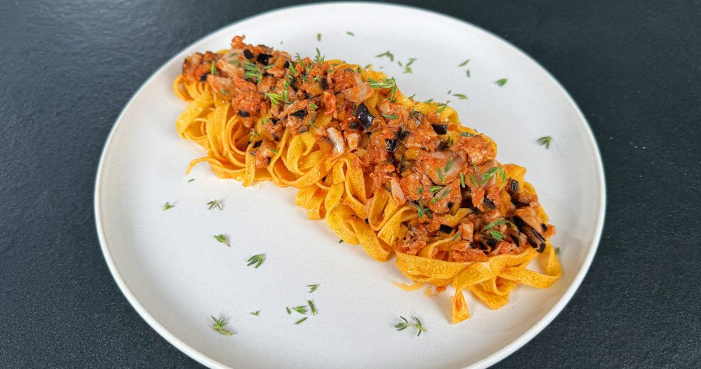 Gran Rustiche La Pasta di Camerino con sugo di melanzane e tonno